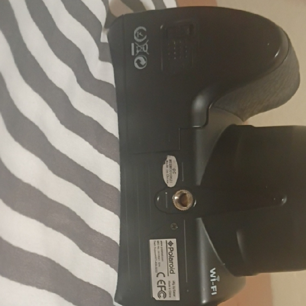 Polaroid Black Camera with Lens and Case - Picture 5 of 11